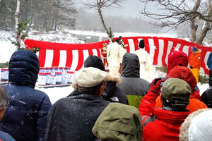 雪が降るある年の11月15日・上高地閉山祭